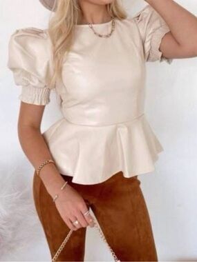 NWT Flying Tomato Cream Puff-Sleeve Peplum Top M